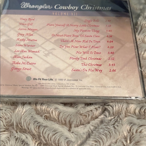 New Wrangler Cowboy Christmas CD Vol VII- Red and Gold - Picture 2 of 3